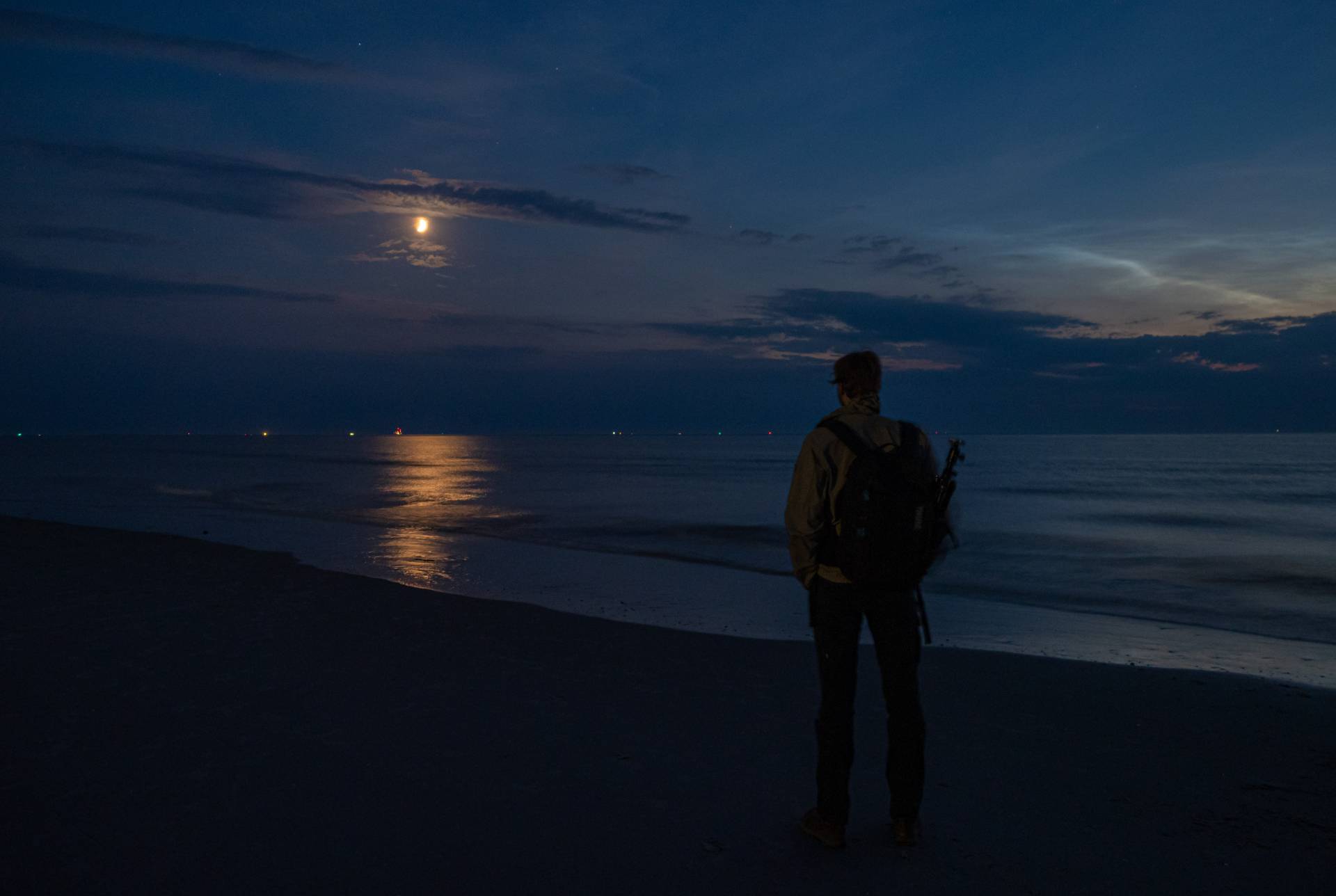 Lichtende nachtwolken boven de Noordzee, 27 juni 2020