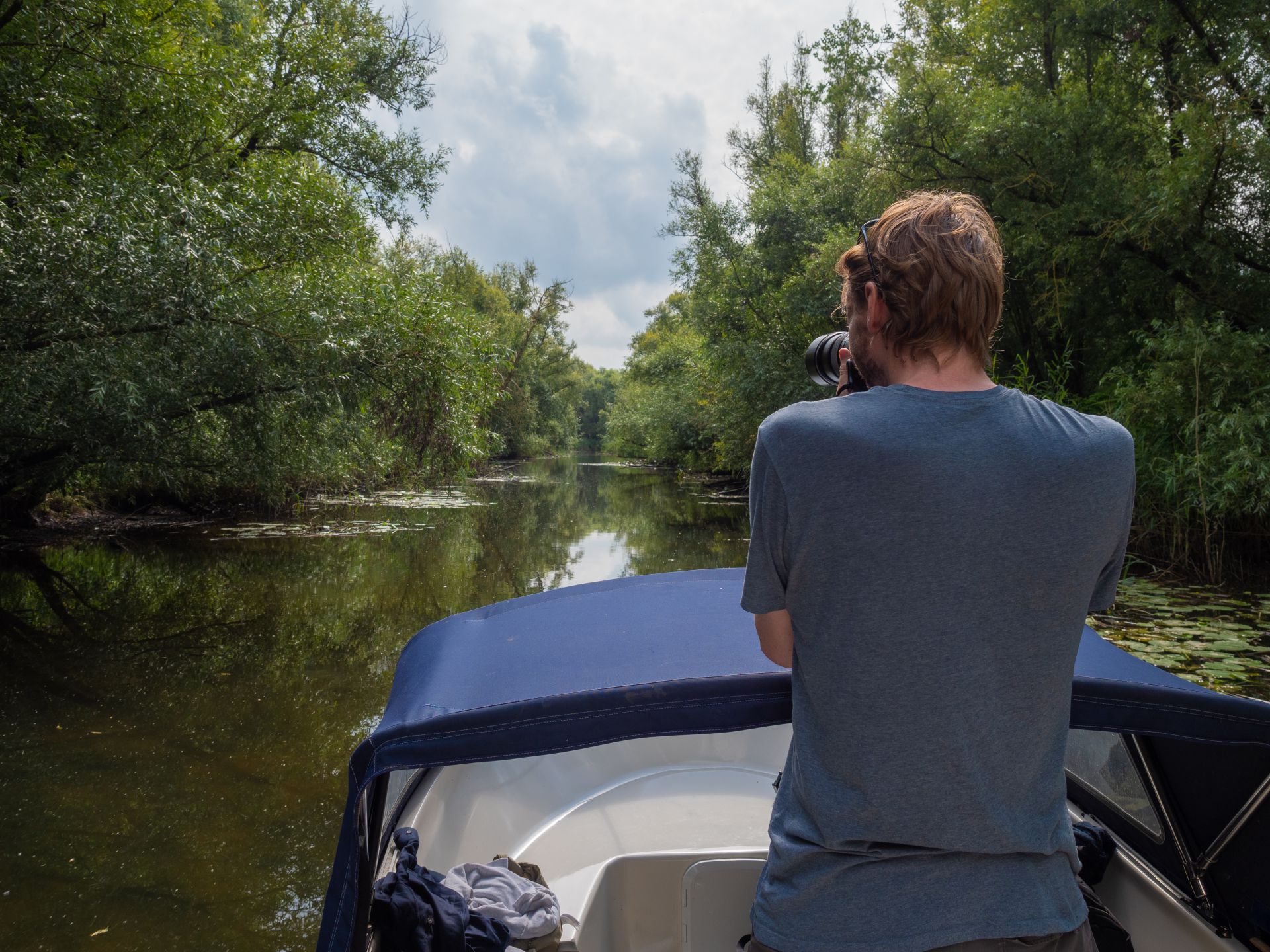 Matthijs fotografeert terwijl ik stuurvrouw ben